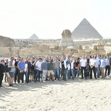 The Pyramids of Giza and the Museum of Civilization receive the international musician